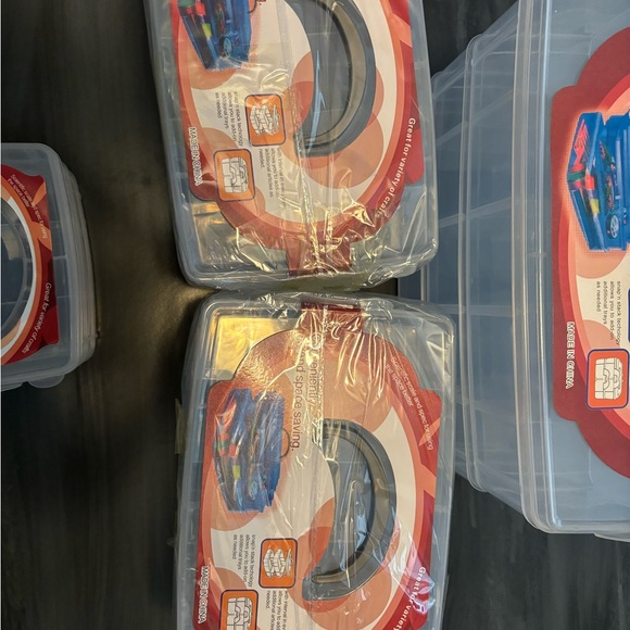 Plastic storage containers - Picture 4 of 4